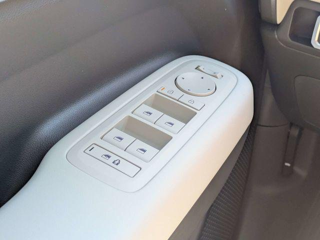 New 2026 White Hyundai SE image 24