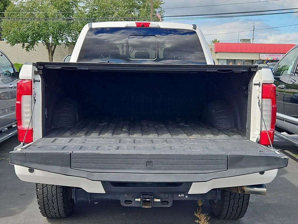 Used 2017 White Ford Platinum image 24