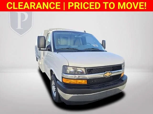 New 2025 Summit White Chevrolet 1WT image 14