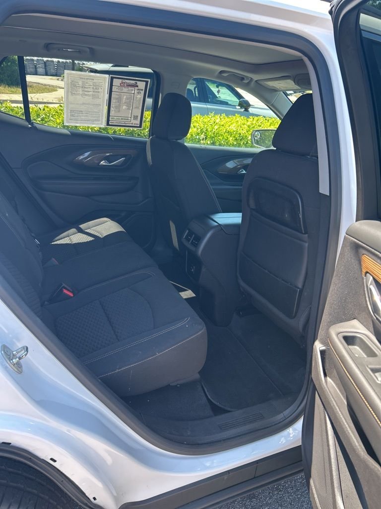 Used 2018 White GMC SLE image 20