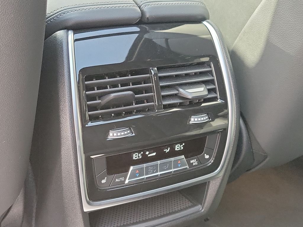 Used 2025 Gray BMW M60i image 19