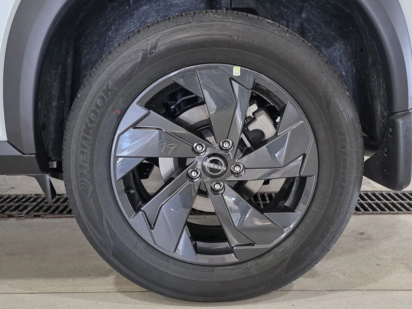 New 2026 Everest White Pearl TriCoat Nissan SV image 18