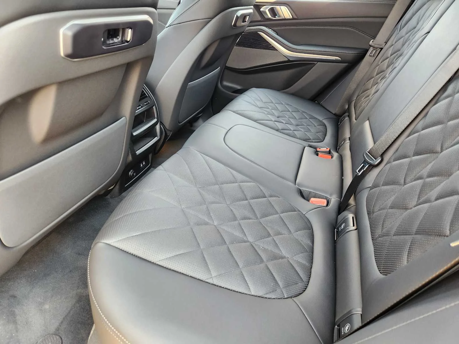 New 2026 Black Sapphire Metallic BMW xDrive40i image 7