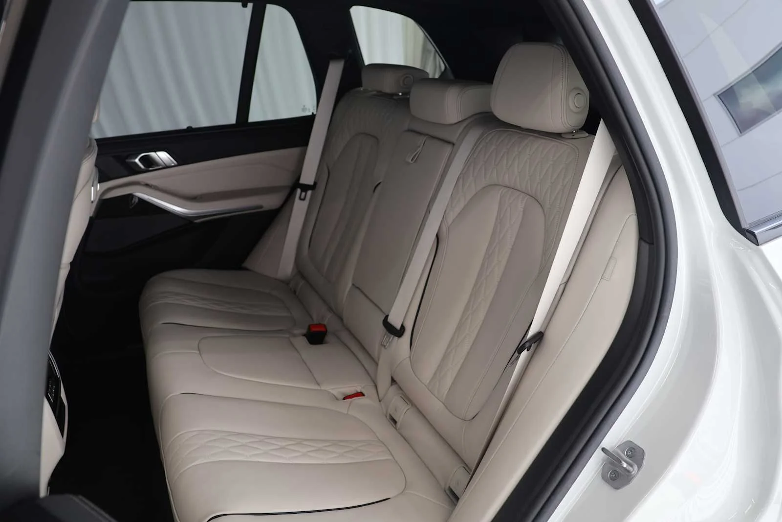 Certified Used 2026 Mineral White Metallic BMW xDrive40i image 20