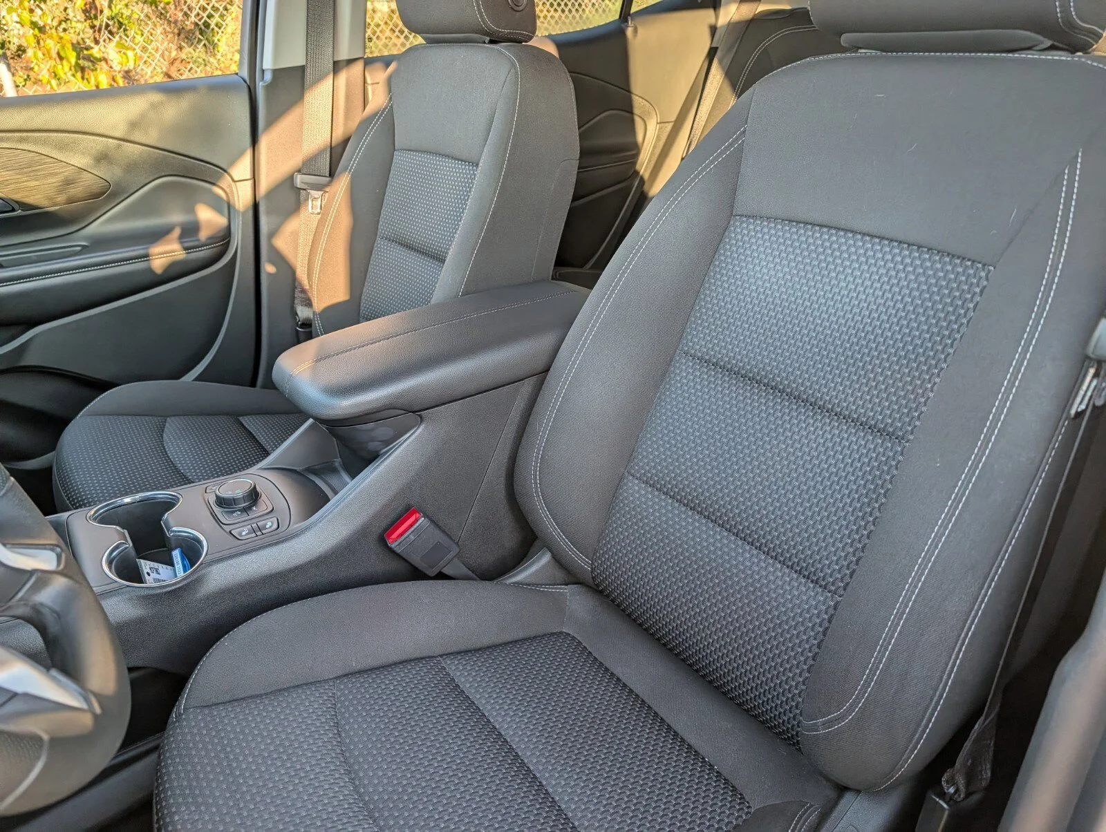 Used 2023 SUMMIT WHITE GMC SLE image 17