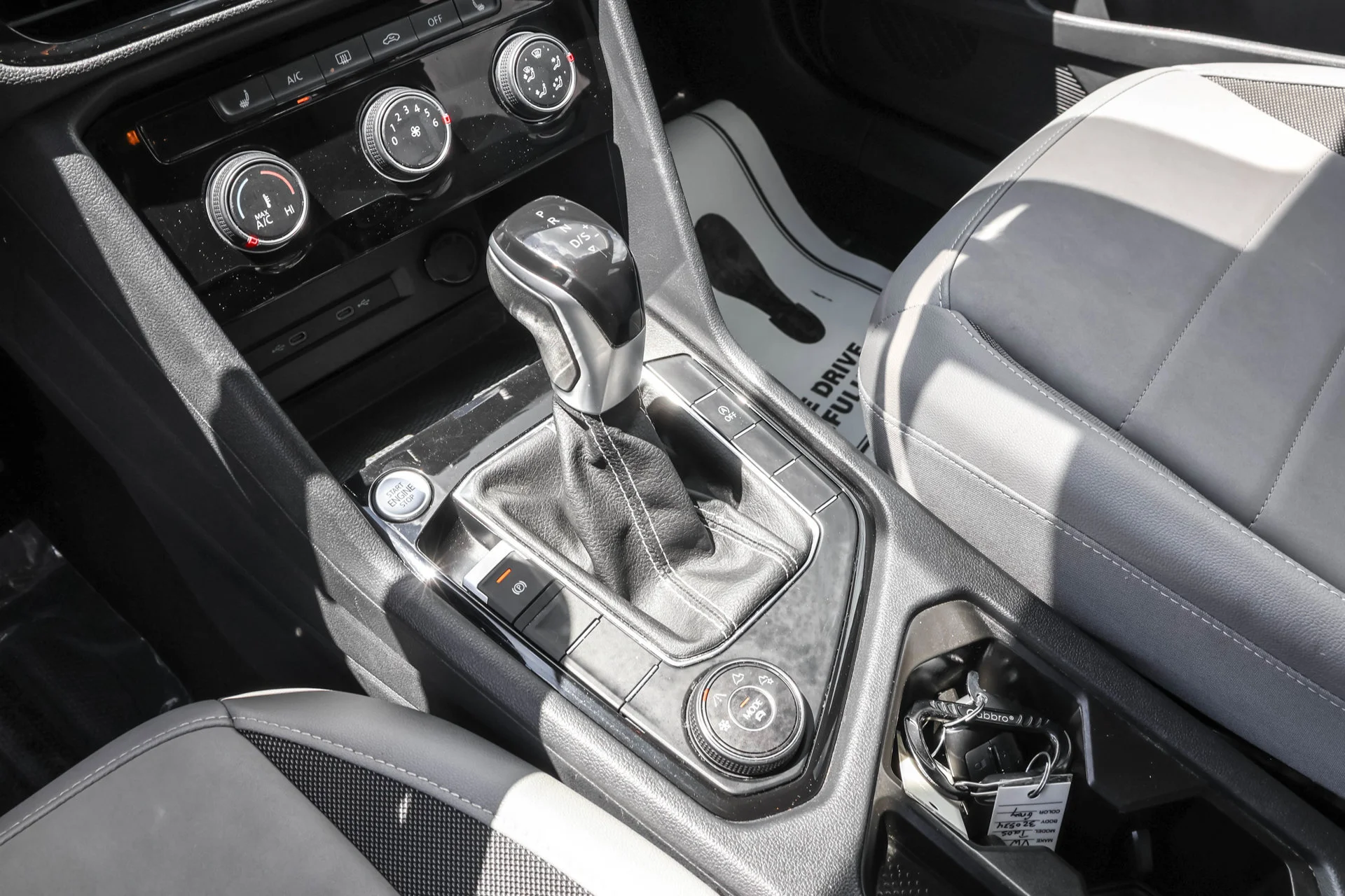 2023 Volkswagen Taos SE - Photo 34