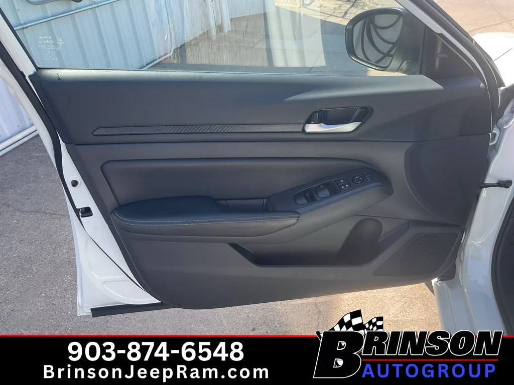 Used 2025 Glacier White Nissan SV image 22
