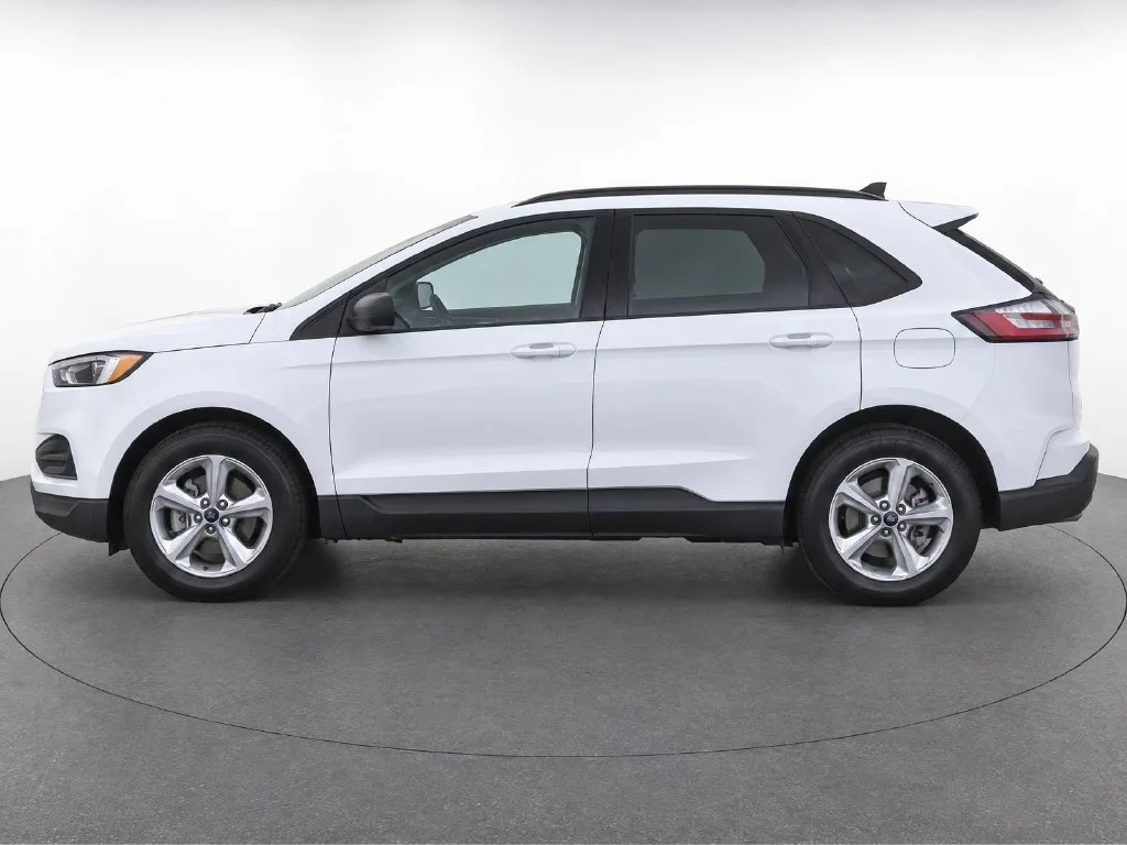 Used 2024 White Ford SE image 7