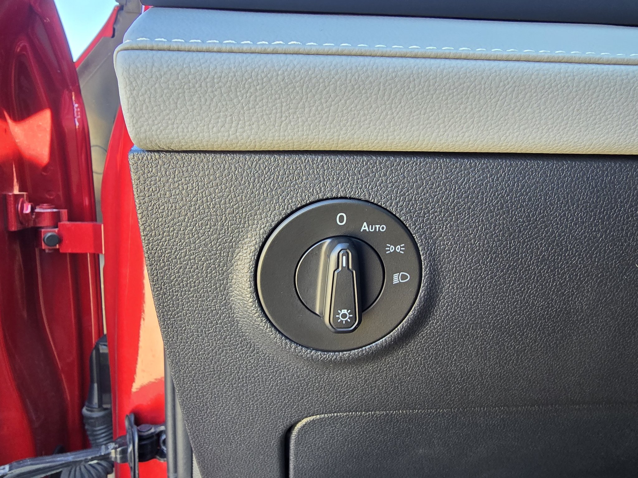 Used 2024 Kings Red Metallic Volkswagen SE image 18