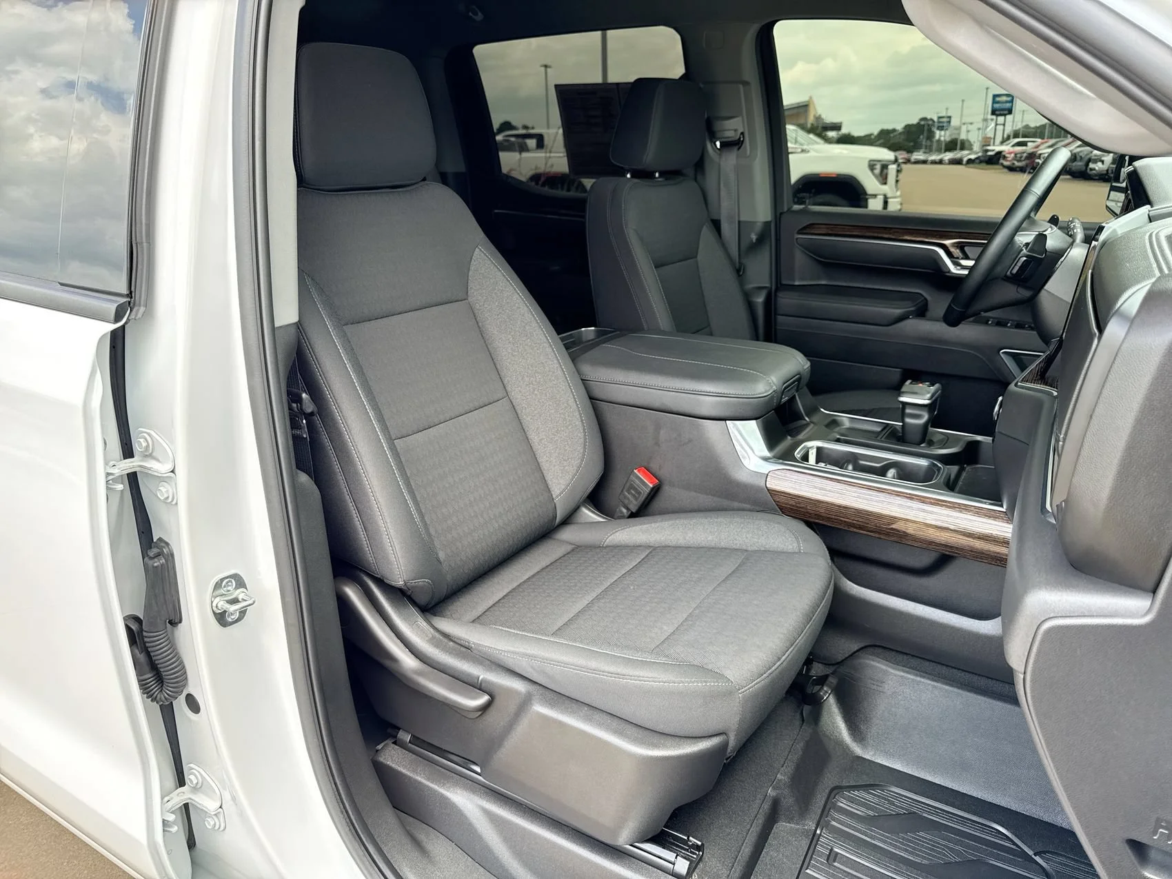 Used 2025 Summit White GMC Elevation image 24