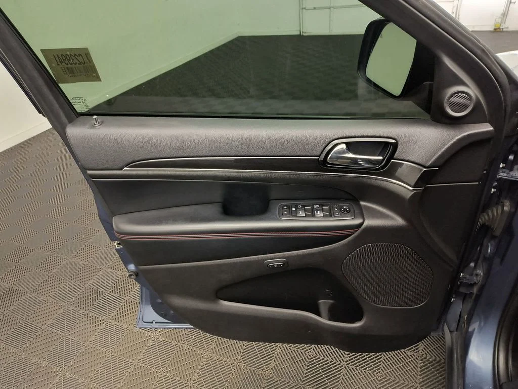 Used 2020 Slate Blue Pearlcoat Jeep Trailhawk image 19