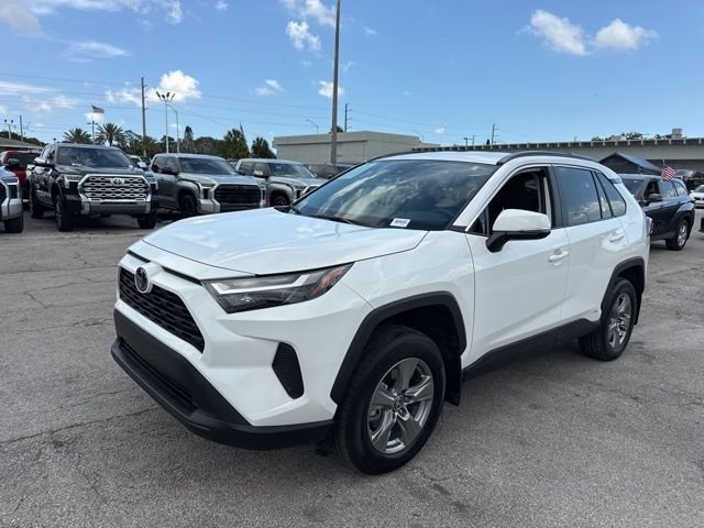 Used 2025 White Toyota XLE image 14