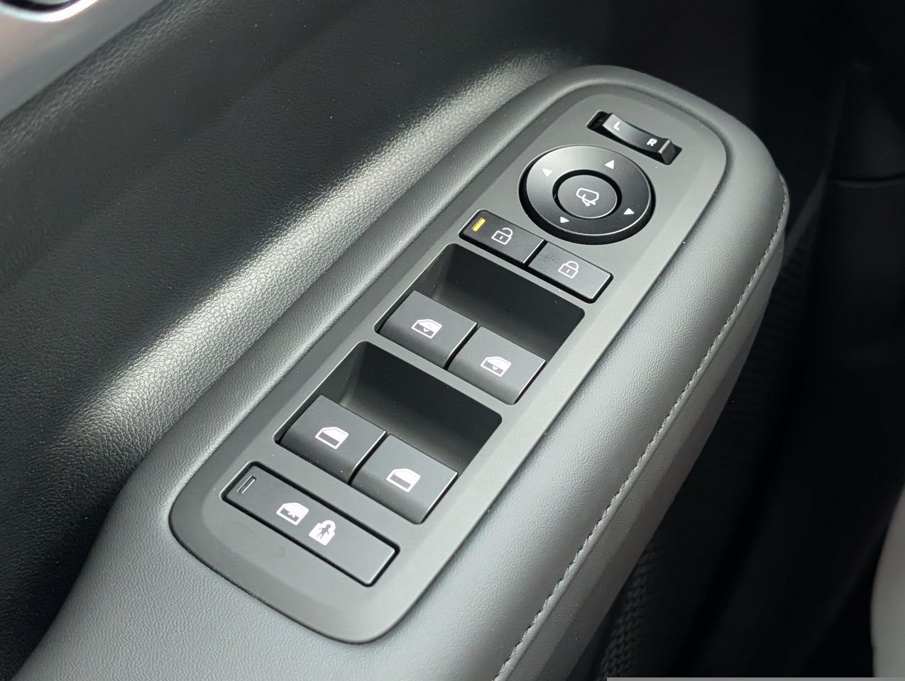 New 2026 Shimmering Silver Hyundai Limited 7P image 11