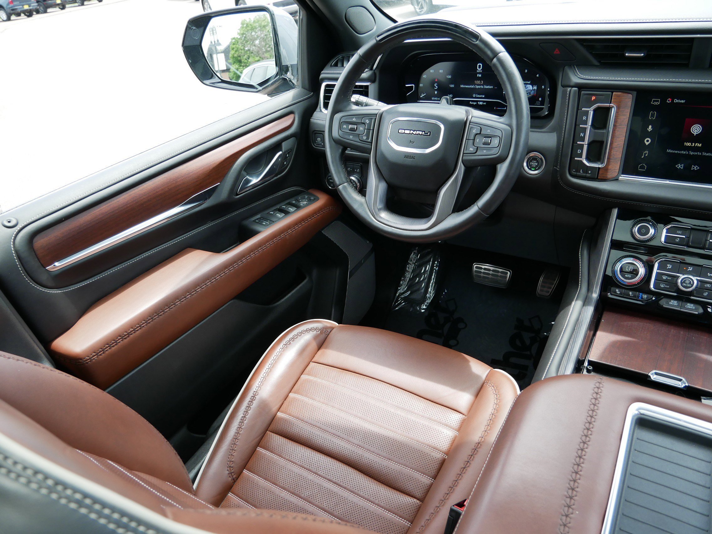 2024 GMC Yukon Denali Ultimate - Photo 9