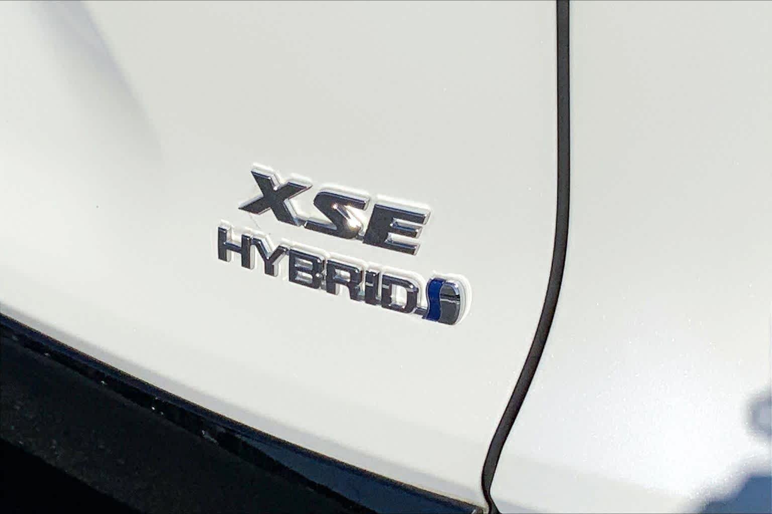 Certified Used 2020 Blizzard Pearl w/Midnight Black Roof Toyota Hybrid XSE image 10