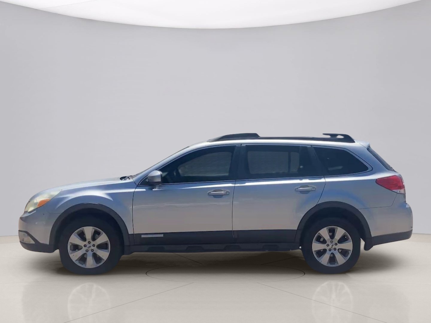 Used 2012 Silver Subaru 2.5I image 2