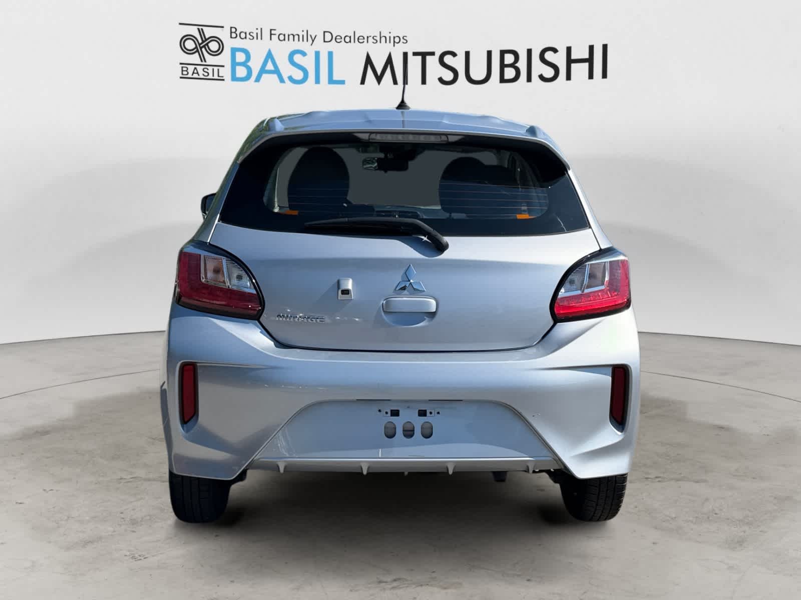 Used 2024 Starlight Silver Metallic Mitsubishi ES image 4