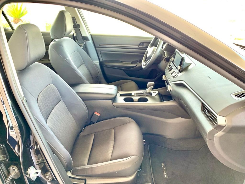 Used 2023 Black Nissan 2.5 S image 27