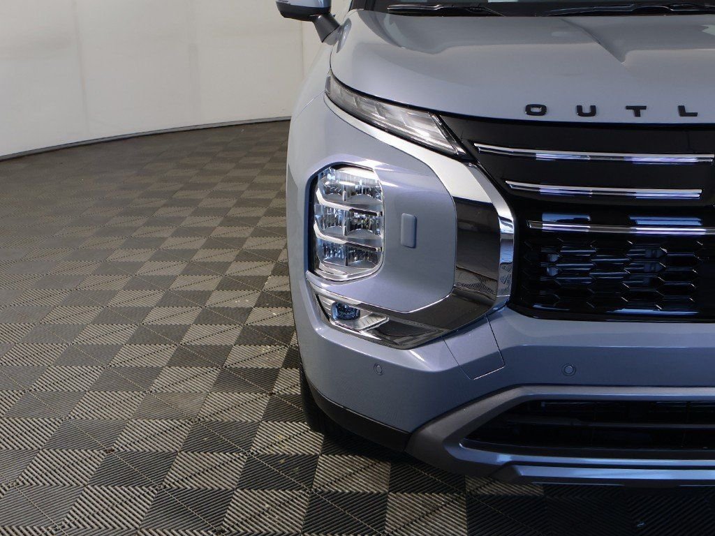New 2026 Gray Mitsubishi SE image 16
