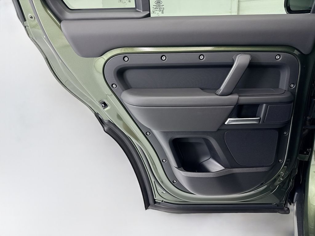 New 2026 Woolstone Green Land Rover X-Dynamic SE image 25
