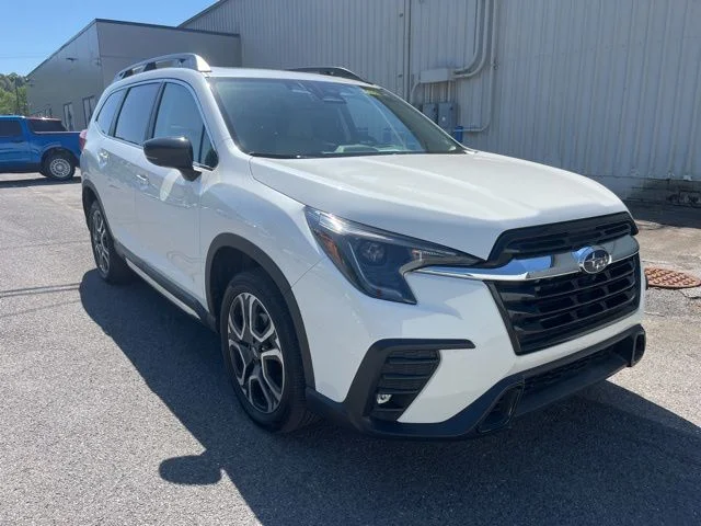 Used 2025 Crystal White Pearl Subaru Limited image 3
