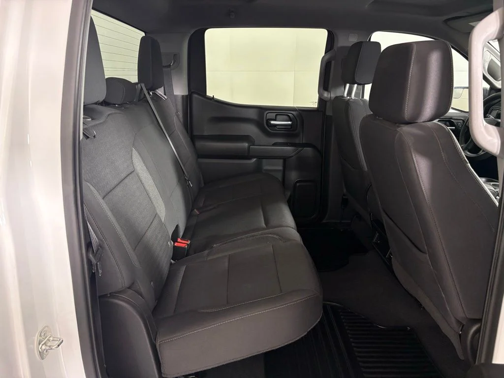 Used 2023 White Chevrolet Custom image 40
