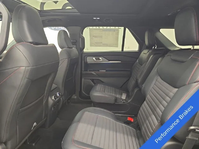 New 2026 Star White Metallic Tri-Coat Ford ST-Line image 21