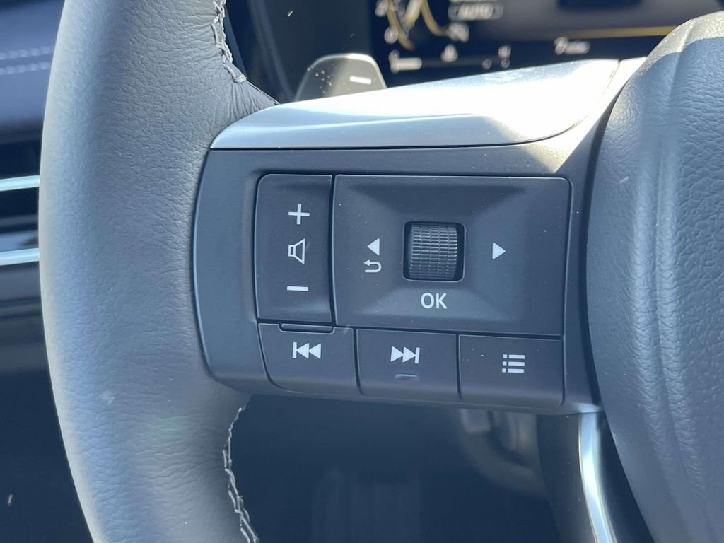 New 2026 2T RAD WHT INFINITI Sport AWD image 21