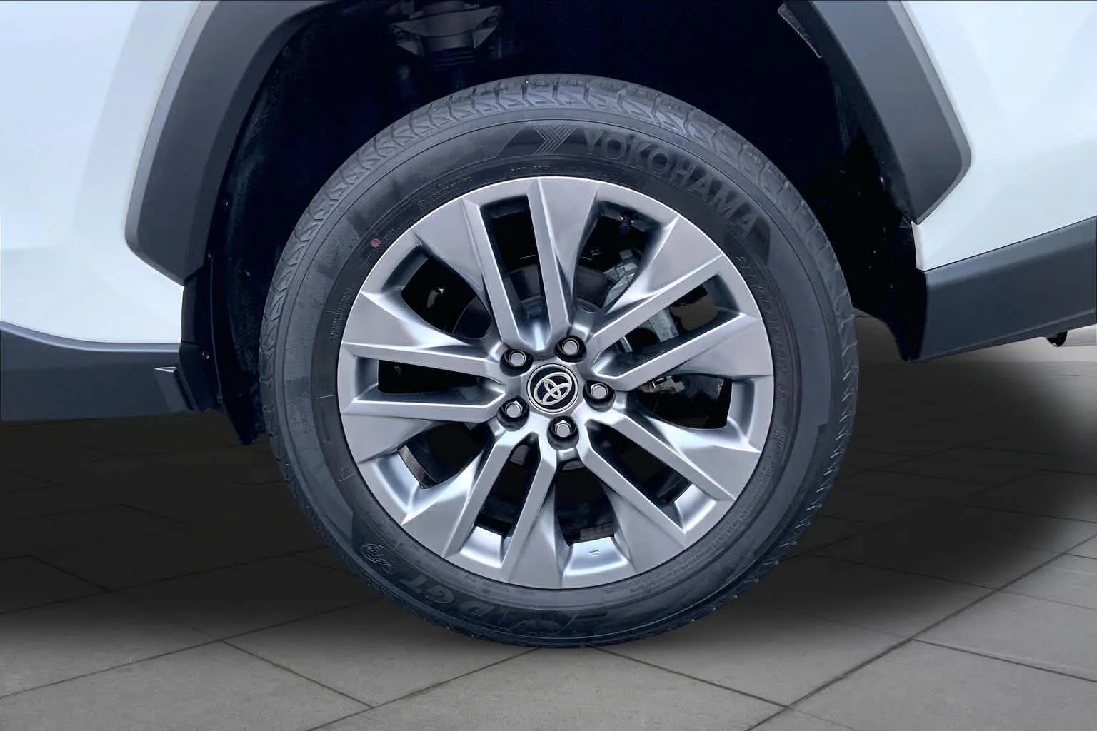 Used 2024 Wind Chill Pearl Toyota XLE Premium image 10