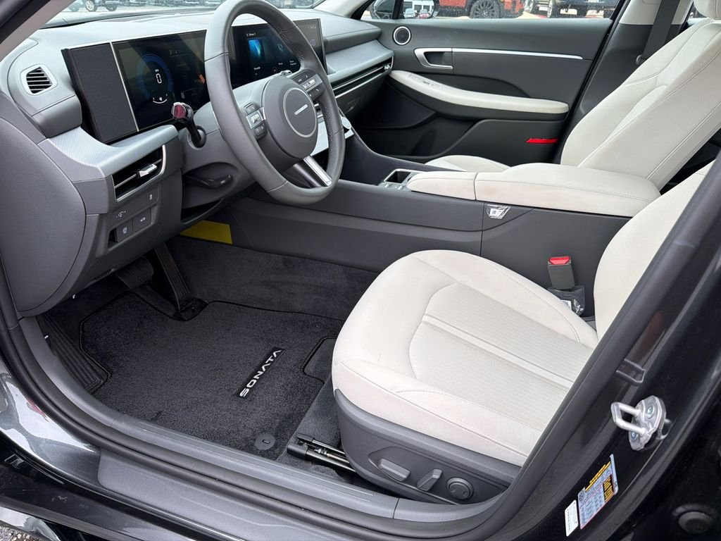 2026 Hyundai Sonata SEL - Photo 9