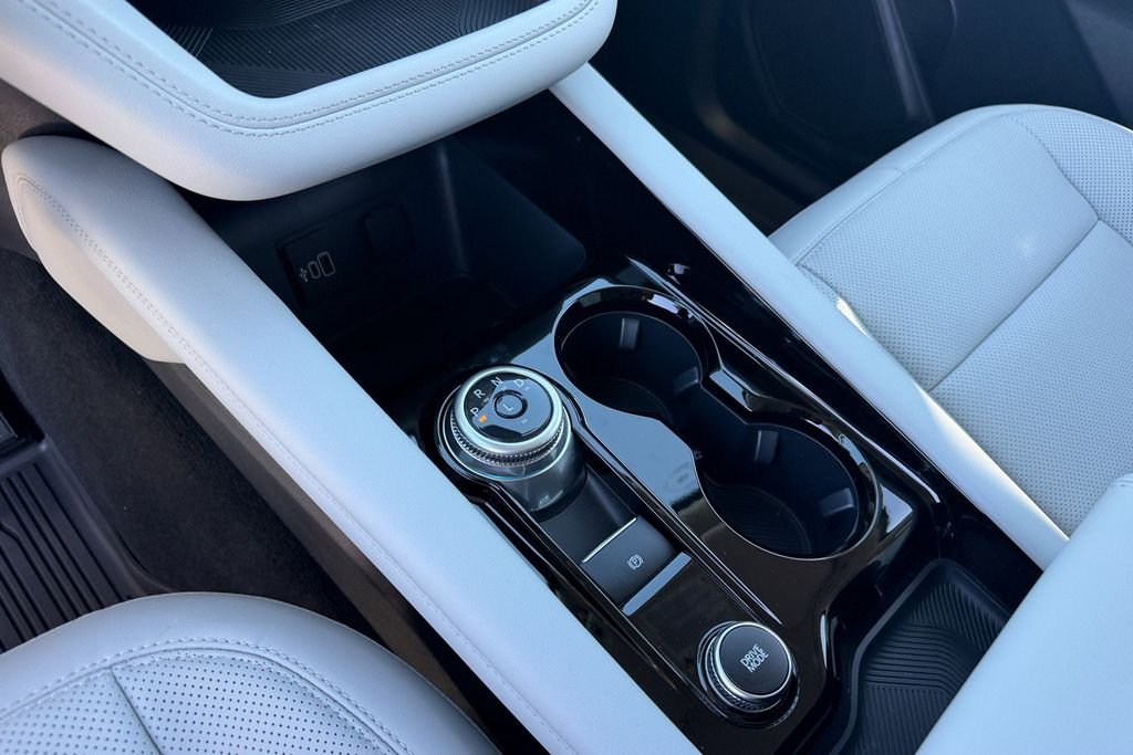 New 2026 Star White Metallic Tri-Coat Ford Platinum™ image 19