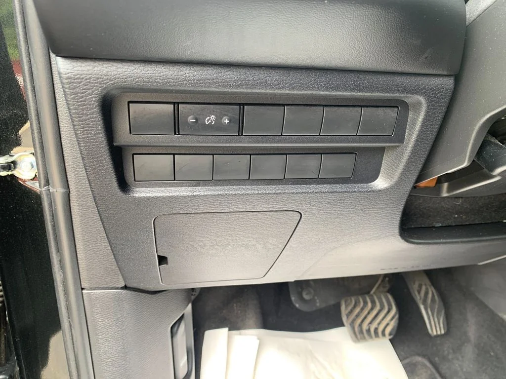 Used 2024  Mitsubishi ES image 31