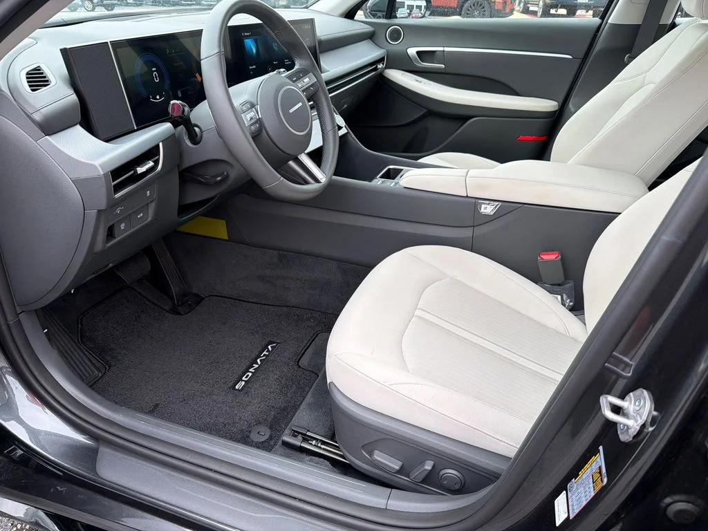 Used 2026 Gray Hyundai SEL Sport image 9
