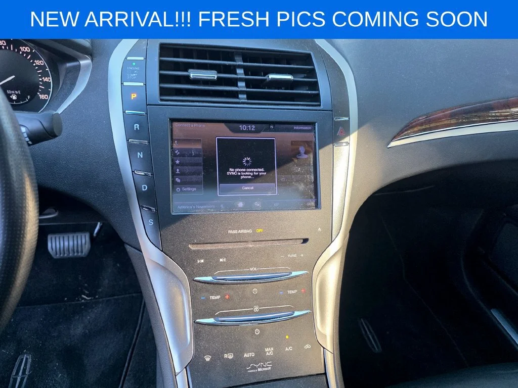 Used 2013  Lincoln 4dr Sdn FWD image 10