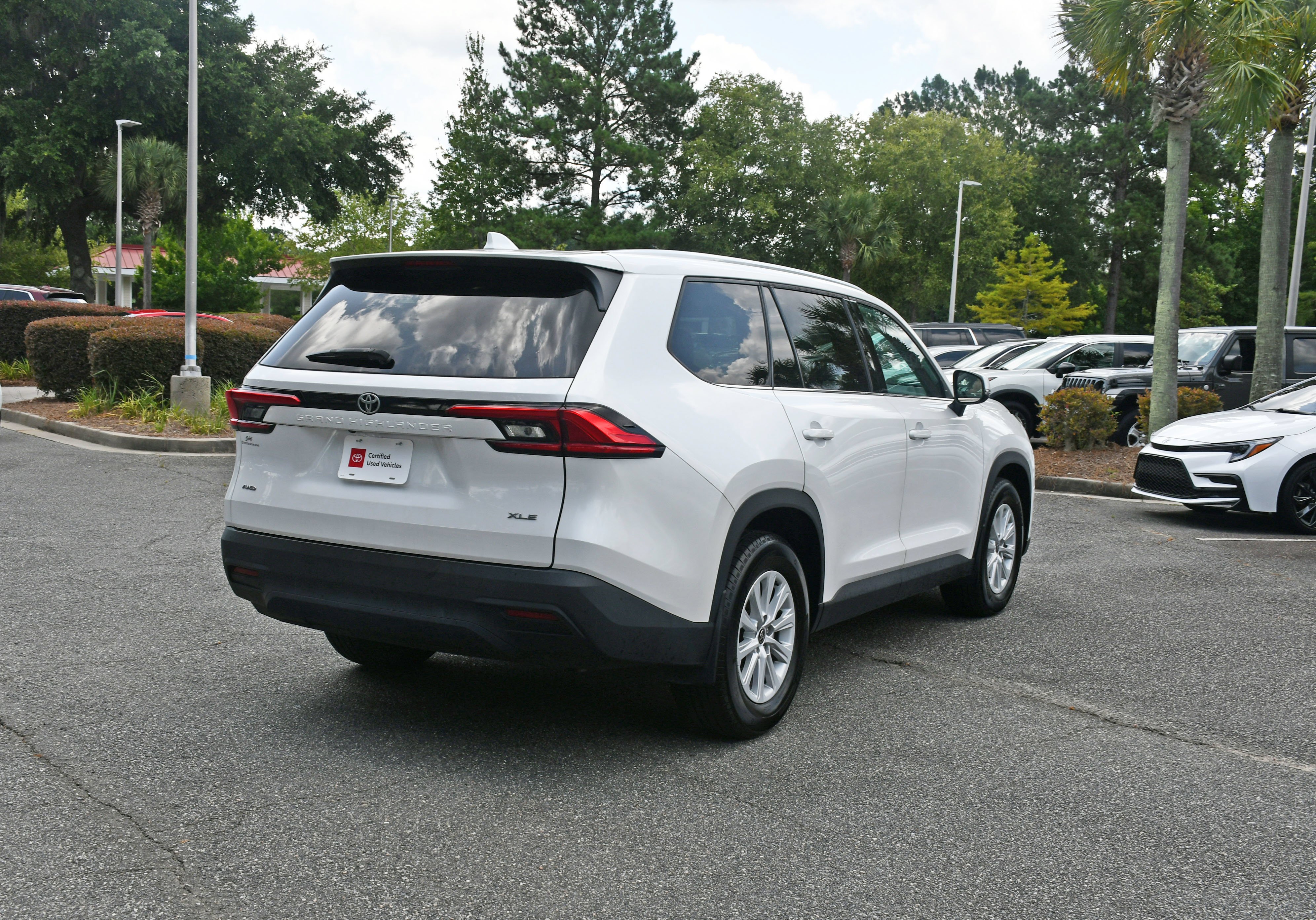 Used 2024 Beige Toyota XLE image 3