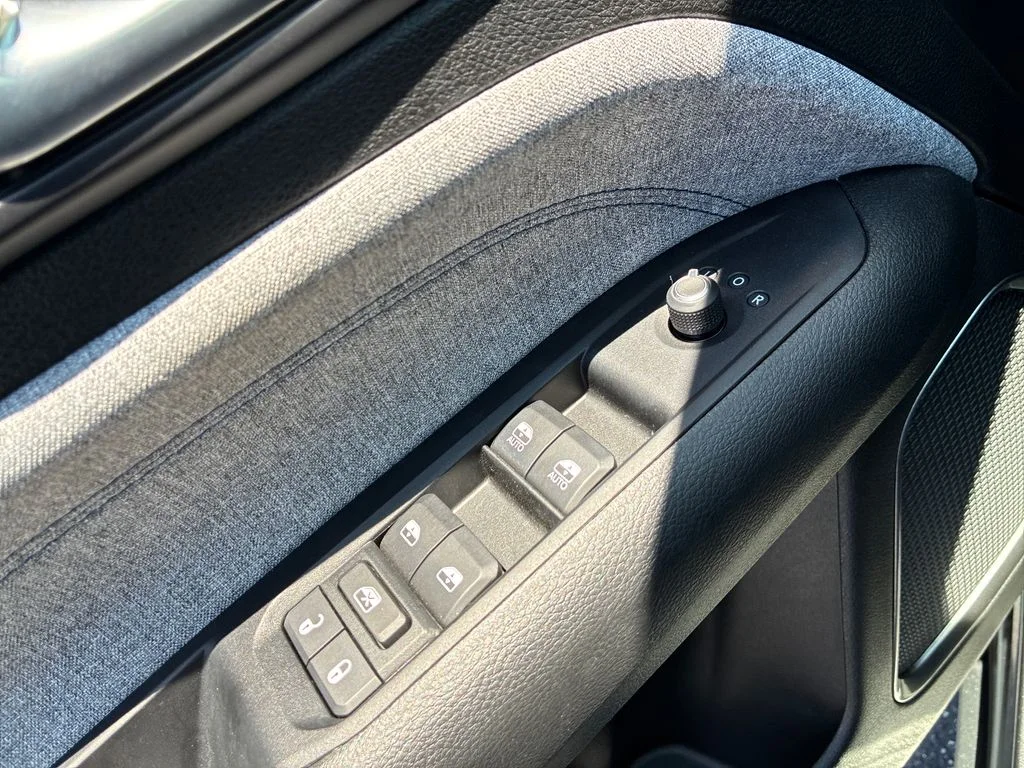 Used 2022 Gray Jeep Latitude image 26