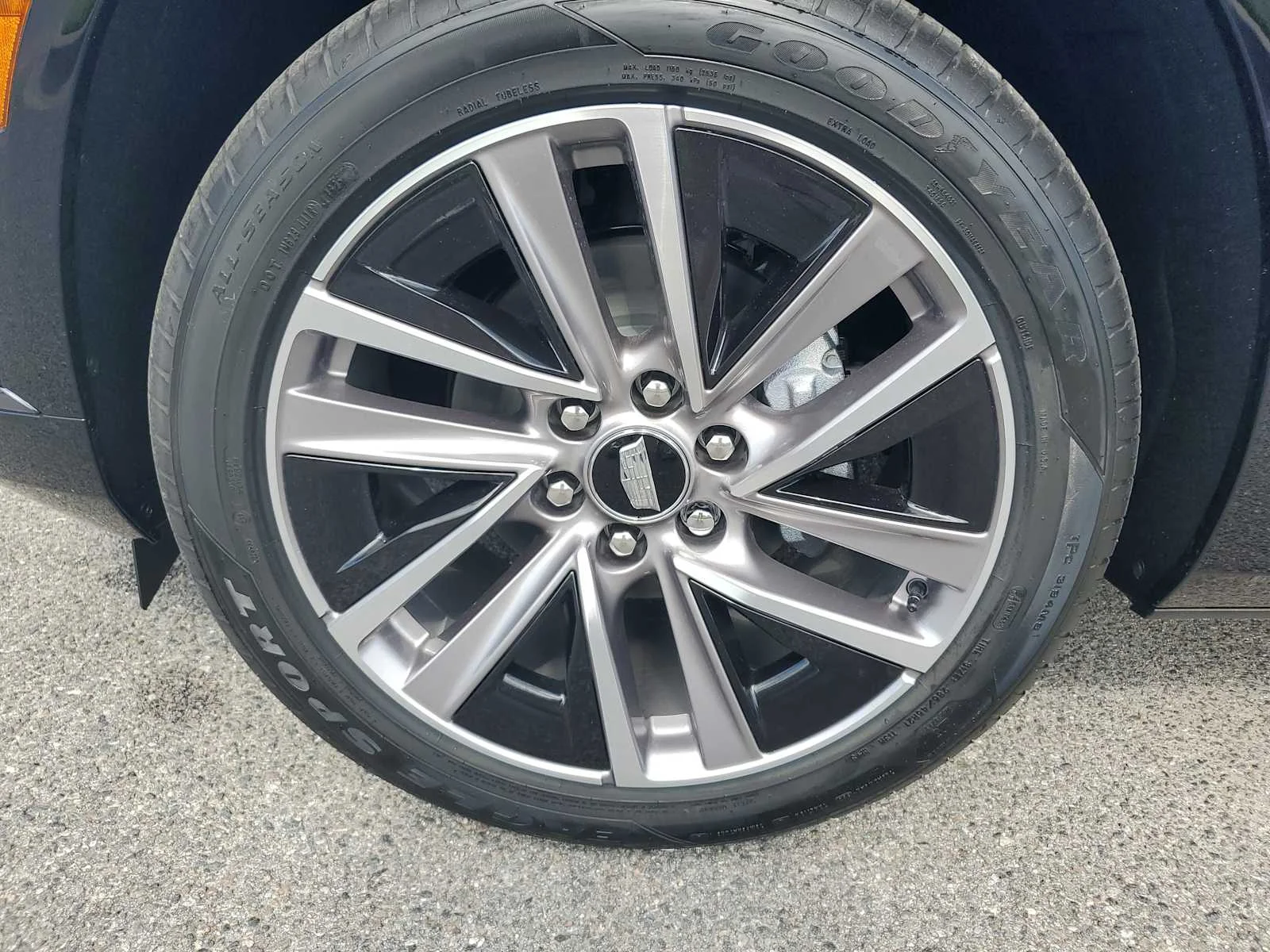 2026 Cadillac VISTIQ Sport - Photo 10