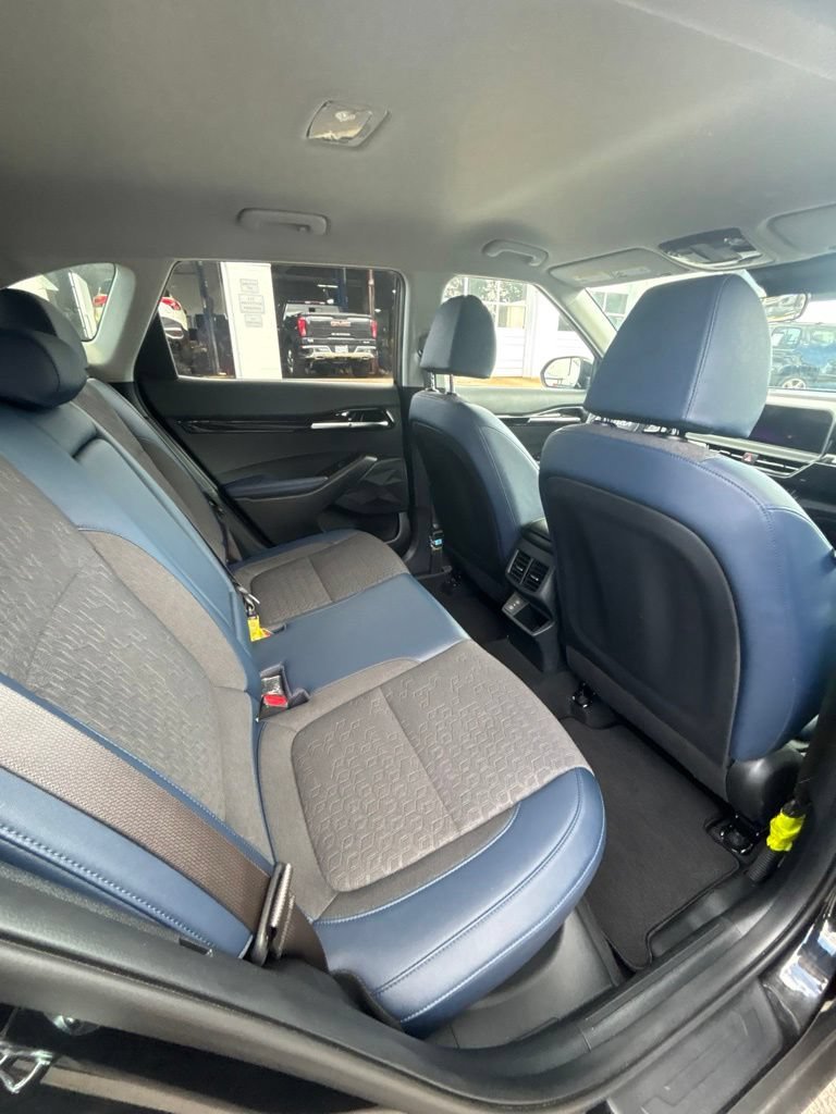 Used 2025 Fusion Black Kia S image 22