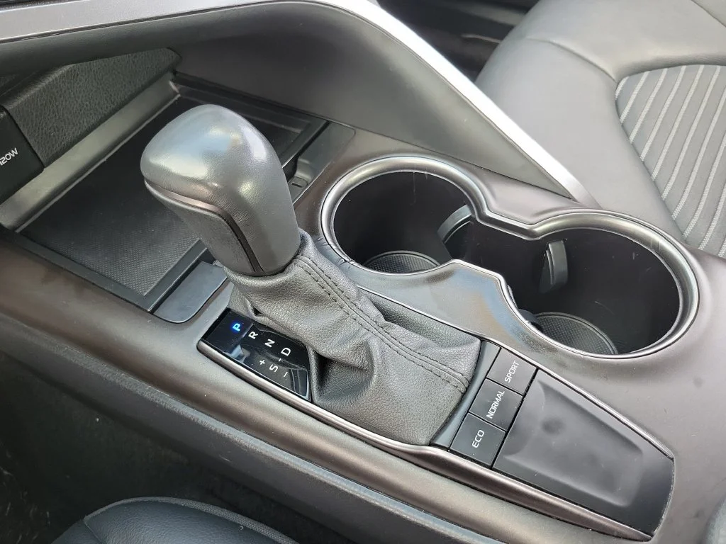 Used 2024 Ice Toyota SE image 13