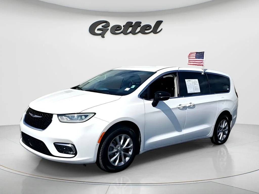2024 Chrysler Pacifica Touring L AWD's photo