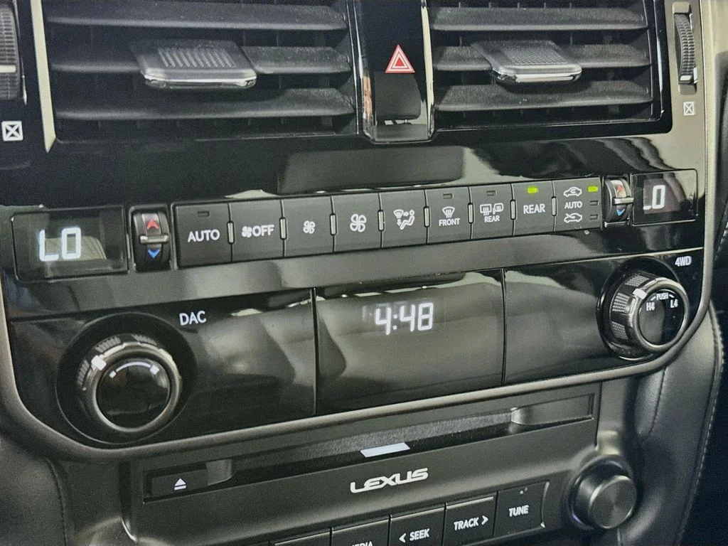Used 2023 Green Lexus 460 image 18