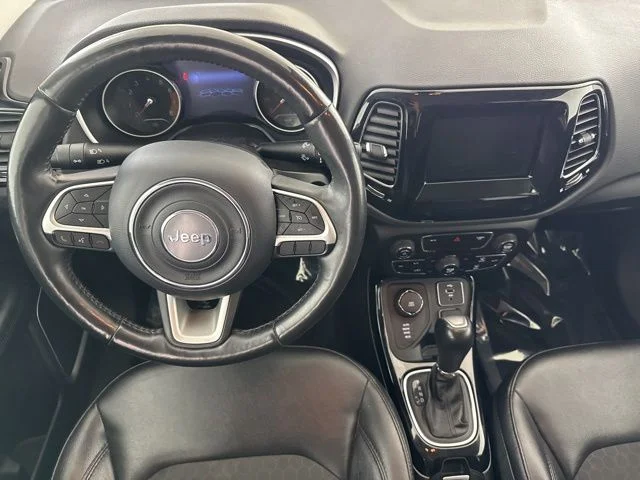 Used 2018 White Jeep Latitude image 22