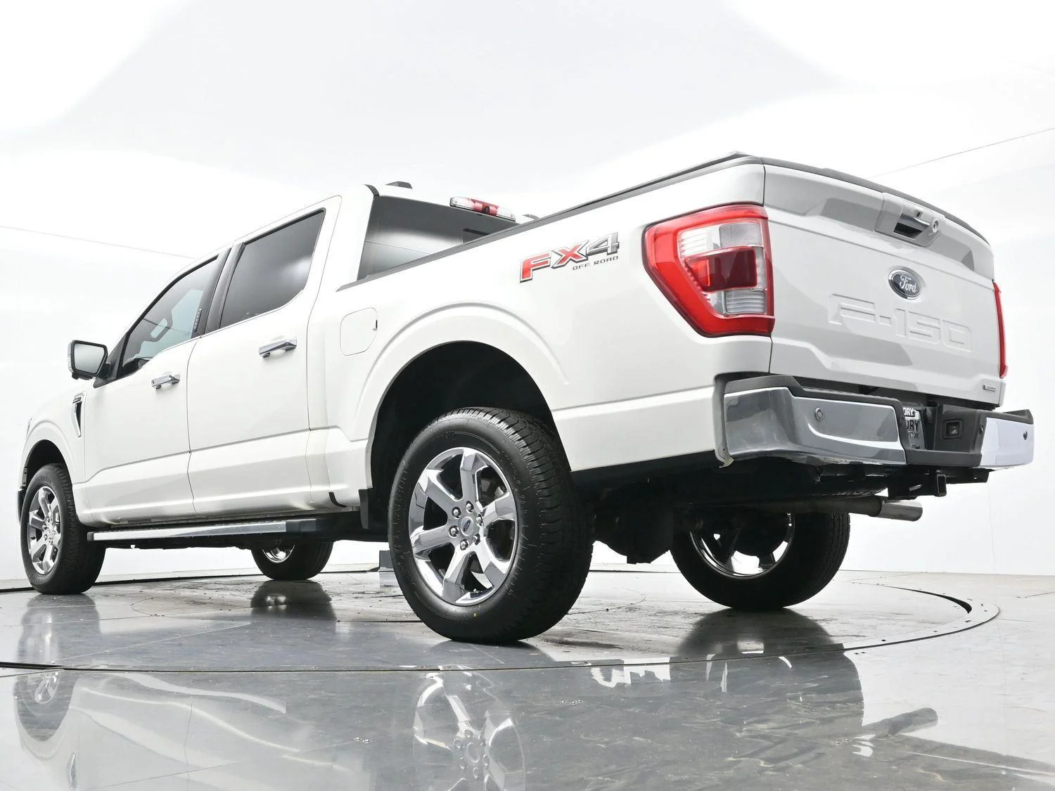 Used 2022 Star White Metallic Tri-Coat Ford LARIAT image 52