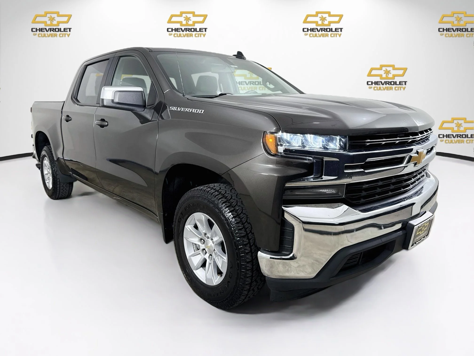 Used 2022 Oxford Brown Metallic Chevrolet LT image 1