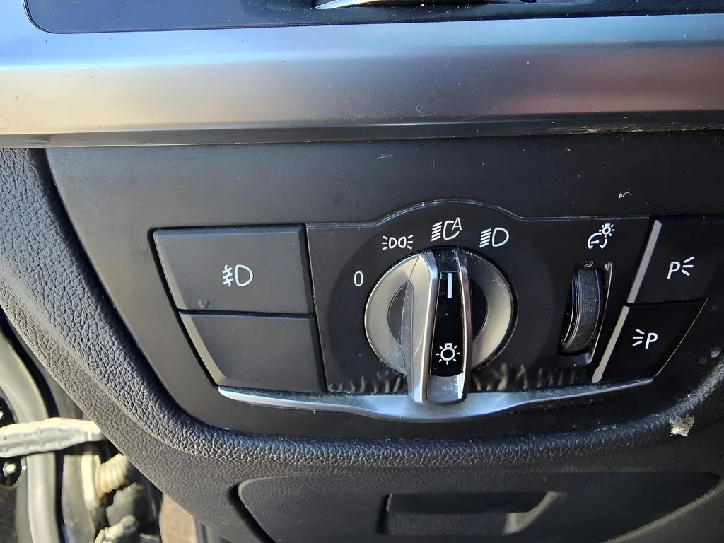 Used 2020 Jet Black BMW xDrive30i image 16