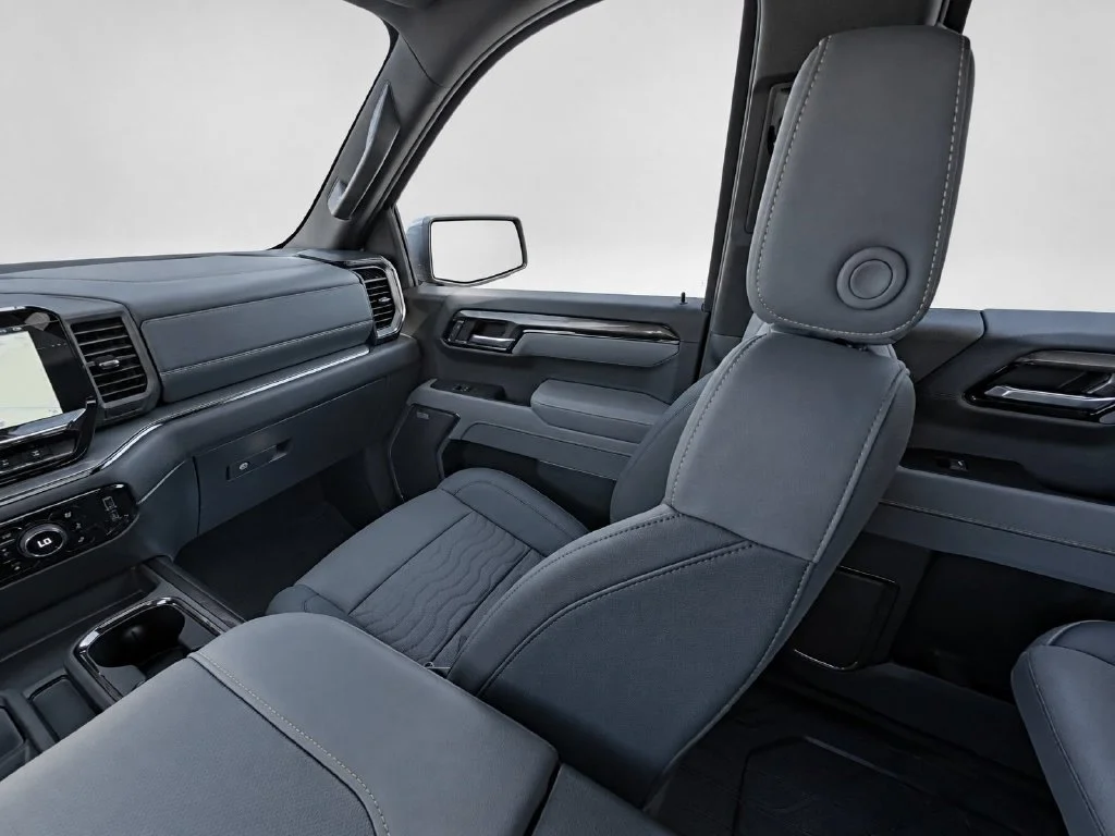 New 2026 White Chevrolet ZR2 image 28