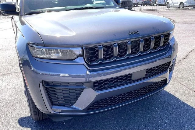 New 2026 Baltic Gray Metallic Clear-Coat Exterior Paint Jeep Laredo Altitude image 35