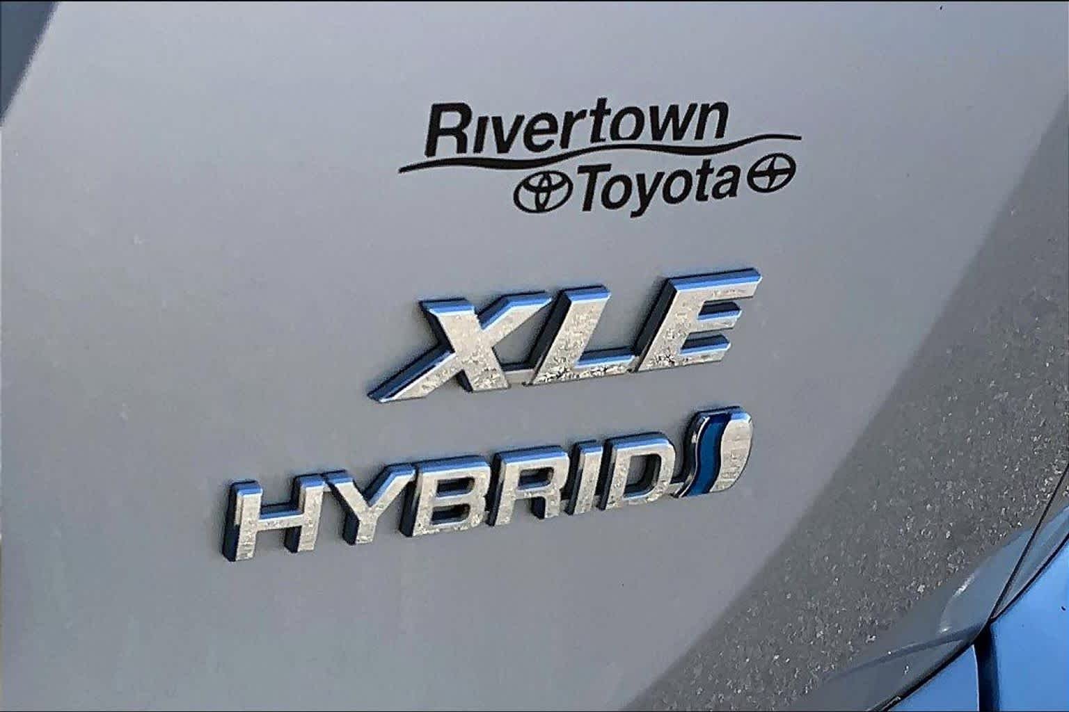 Used 2018 Silver Sky Metallic Toyota Hybrid XLE image 10