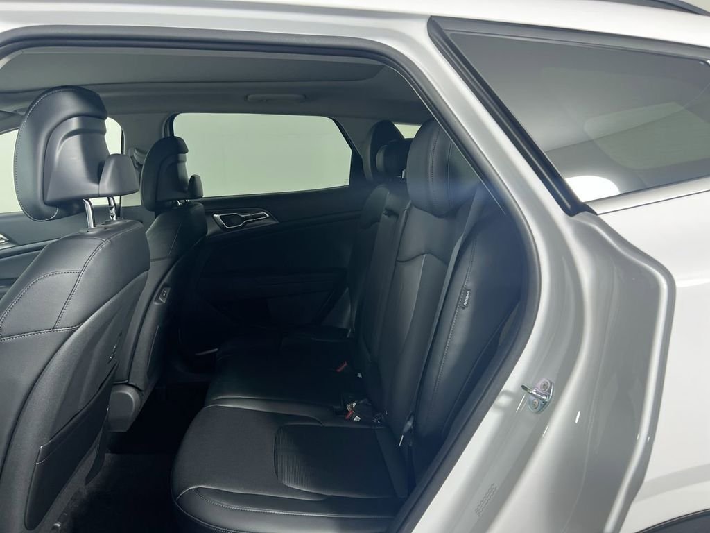 New 2026 Glacial White Pearl Kia EX image 30