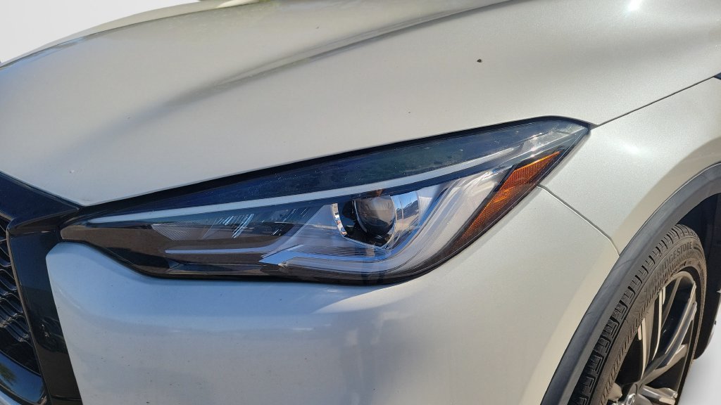 Used 2022 White INFINITI LUXE image 5
